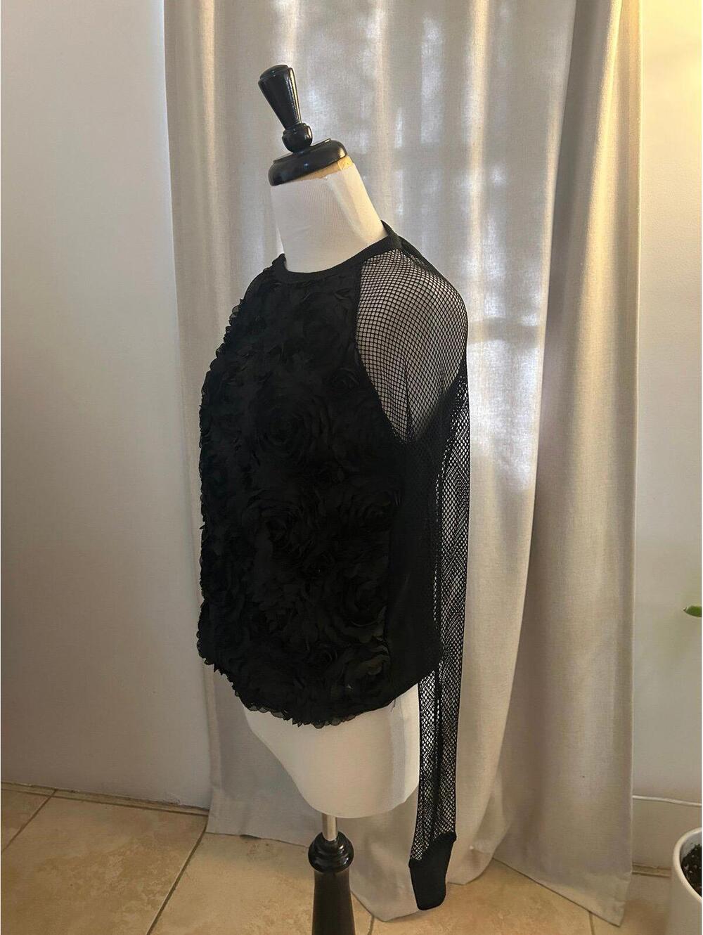 Vintage Style Black Textured Roses Asymmetrical Mesh Crop Blouse Jirai Kei Goth